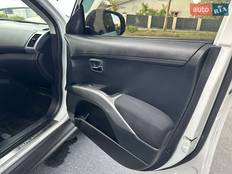 Внедорожник / Кроссовер Mitsubishi Outlander XL 2012 в Виннице