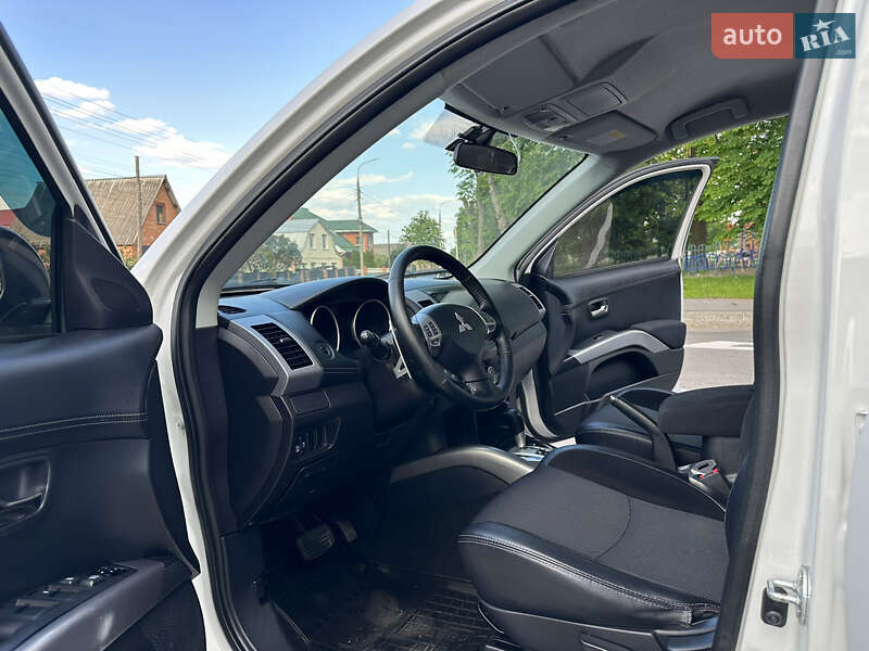 Внедорожник / Кроссовер Mitsubishi Outlander XL 2012 в Виннице