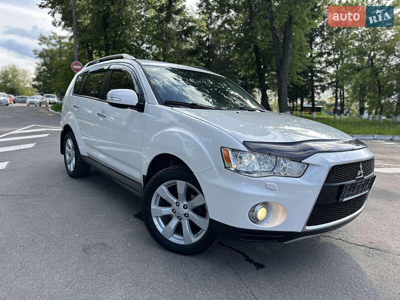 Внедорожник / Кроссовер Mitsubishi Outlander XL 2012 в Виннице