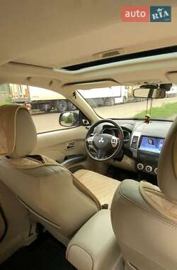 Позашляховик / Кросовер Mitsubishi Outlander XL 2008 в 
