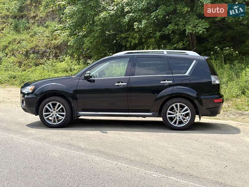 Внедорожник / Кроссовер Mitsubishi Outlander XL 2010 в Черновцах