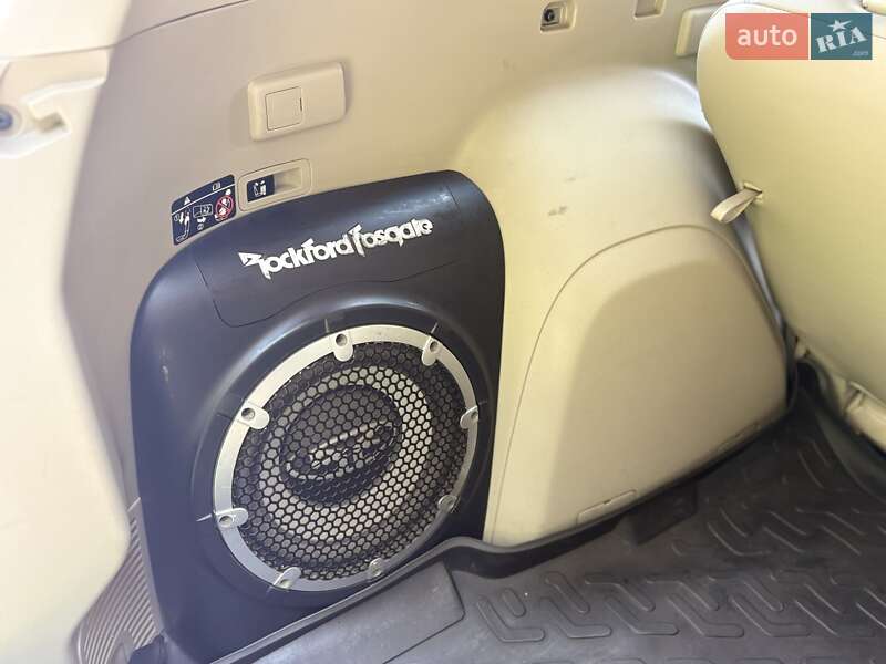 Внедорожник / Кроссовер Mitsubishi Outlander XL 2010 в Черновцах