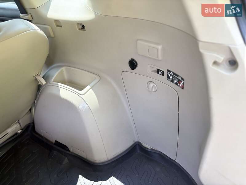 Внедорожник / Кроссовер Mitsubishi Outlander XL 2010 в Черновцах