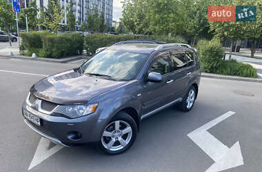 Позашляховик / Кросовер Mitsubishi Outlander XL 2008 в Києві