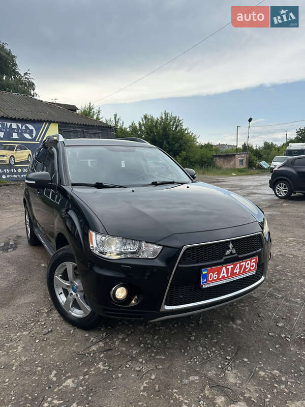Внедорожник / Кроссовер Mitsubishi Outlander XL 2010 в Нежине