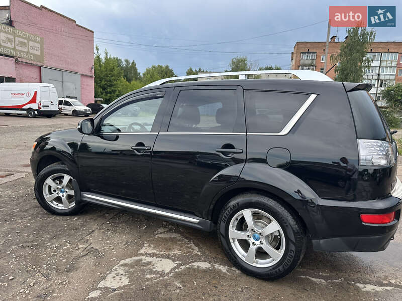 Внедорожник / Кроссовер Mitsubishi Outlander XL 2010 в Нежине