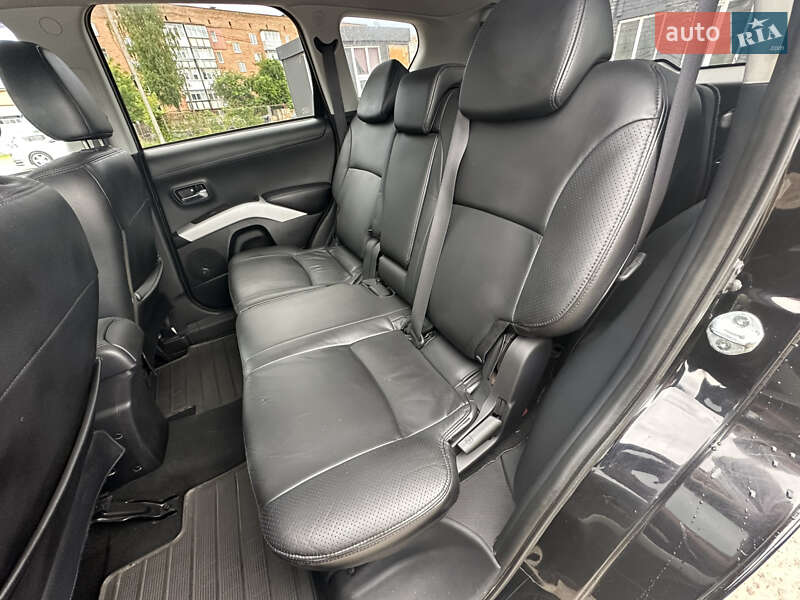 Внедорожник / Кроссовер Mitsubishi Outlander XL 2010 в Нежине