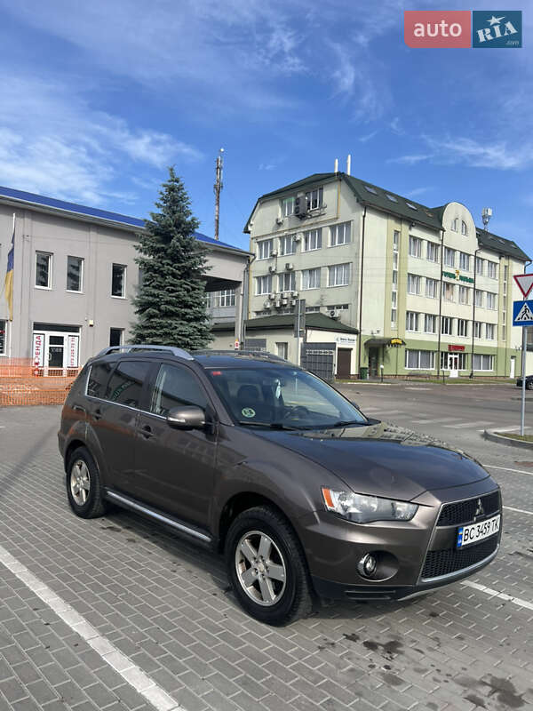 Внедорожник / Кроссовер Mitsubishi Outlander XL 2009 в Киеве