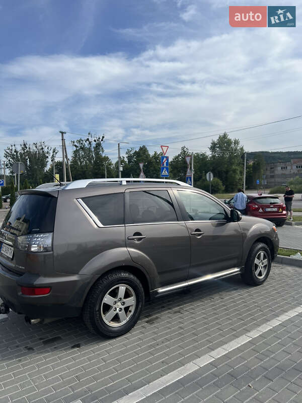 Внедорожник / Кроссовер Mitsubishi Outlander XL 2009 в Киеве