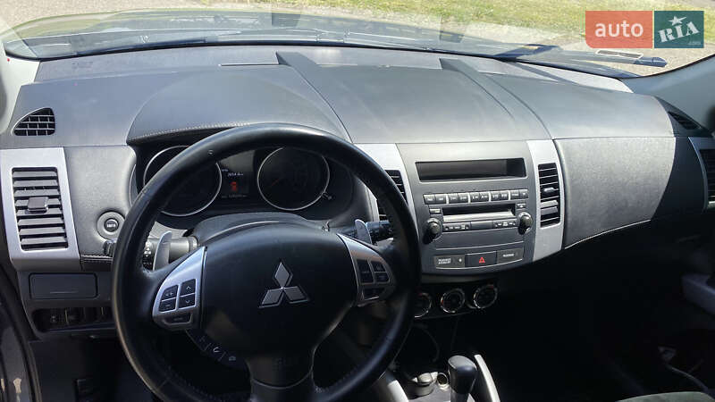 Внедорожник / Кроссовер Mitsubishi Outlander XL 2010 в Первомайске