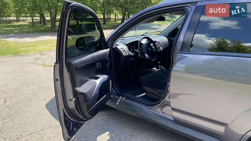 Внедорожник / Кроссовер Mitsubishi Outlander XL 2010 в Первомайске