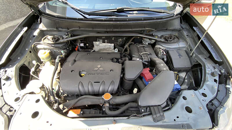 Внедорожник / Кроссовер Mitsubishi Outlander XL 2010 в Первомайске