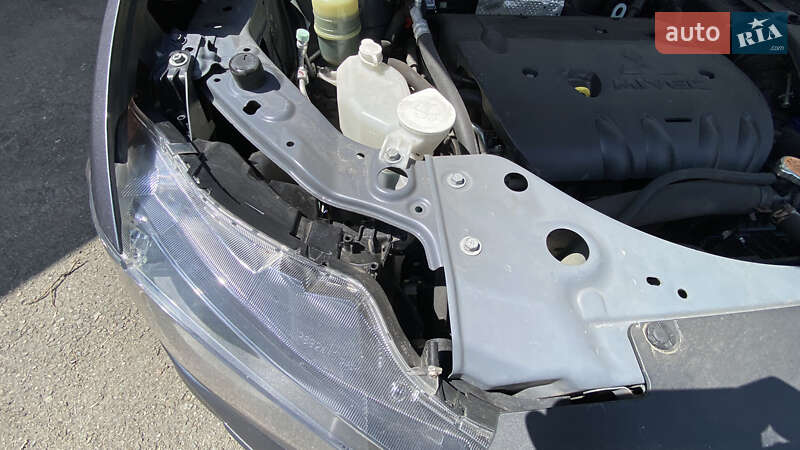 Внедорожник / Кроссовер Mitsubishi Outlander XL 2010 в Первомайске