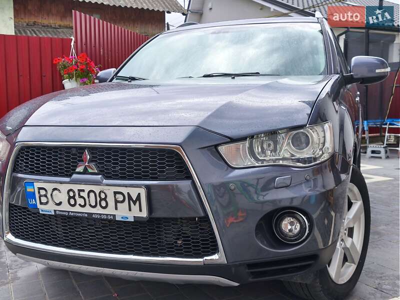 Mitsubishi Outlander XL 2010
