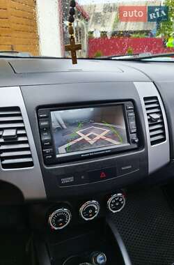 Внедорожник / Кроссовер Mitsubishi Outlander XL 2010 в 