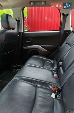 Внедорожник / Кроссовер Mitsubishi Outlander XL 2010 в 