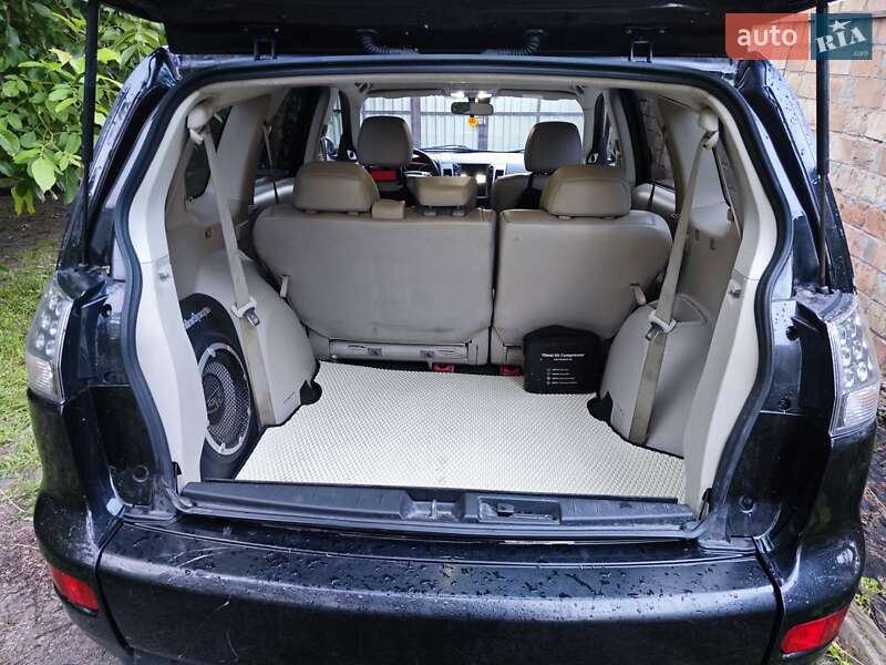 Внедорожник / Кроссовер Mitsubishi Outlander XL 2009 в Киеве