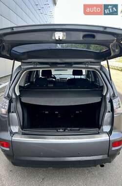 Внедорожник / Кроссовер Mitsubishi Outlander XL 2011 в 