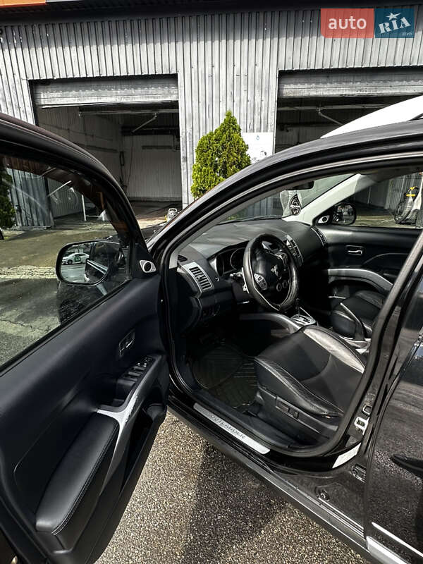 Внедорожник / Кроссовер Mitsubishi Outlander XL 2008 в Киеве
