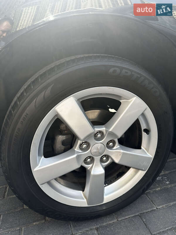 Внедорожник / Кроссовер Mitsubishi Outlander XL 2008 в Киеве
