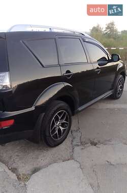 Внедорожник / Кроссовер Mitsubishi Outlander XL 2010 в 