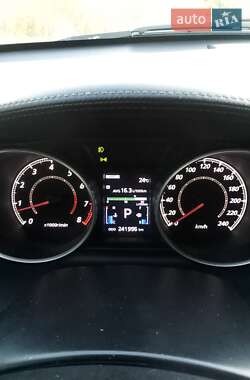 Внедорожник / Кроссовер Mitsubishi Outlander XL 2010 в 