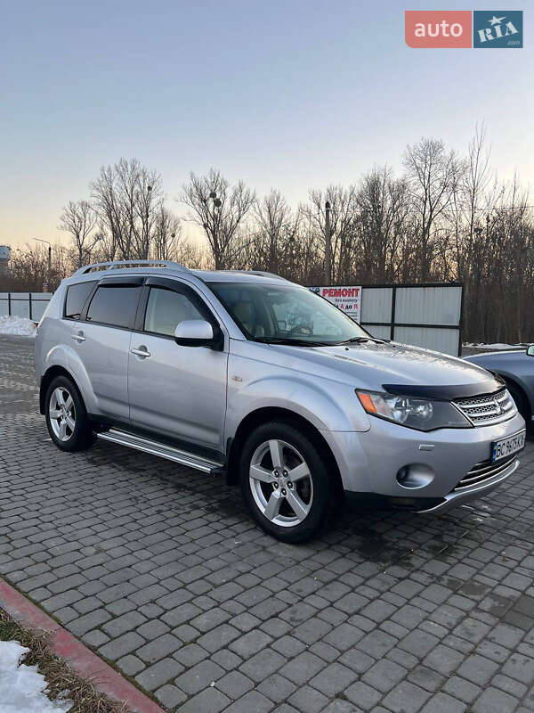 Внедорожник / Кроссовер Mitsubishi Outlander XL 2008 в Новом Роздоле