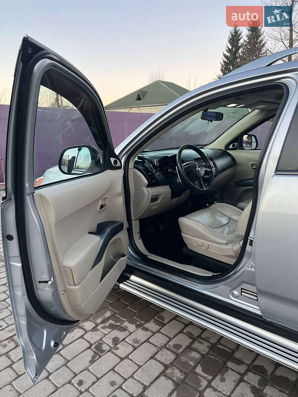 Внедорожник / Кроссовер Mitsubishi Outlander XL 2008 в Новом Роздоле
