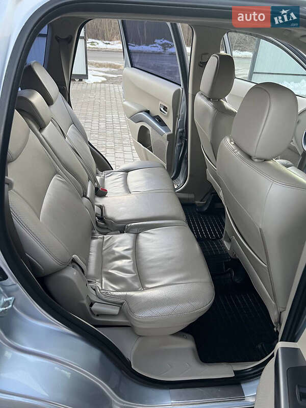 Внедорожник / Кроссовер Mitsubishi Outlander XL 2008 в Новом Роздоле