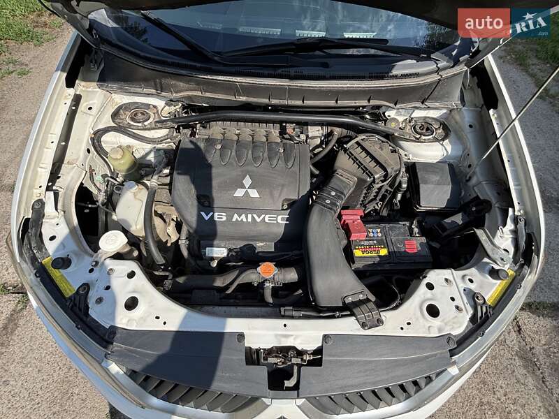 Внедорожник / Кроссовер Mitsubishi Outlander XL 2008 в Сумах