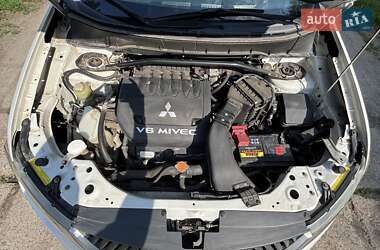 Позашляховик / Кросовер Mitsubishi Outlander XL 2008 в 