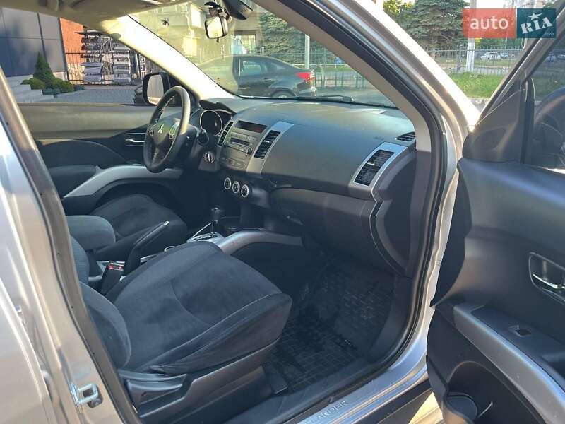 Внедорожник / Кроссовер Mitsubishi Outlander XL 2008 в Львове