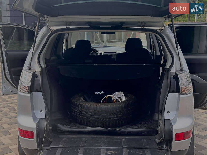 Внедорожник / Кроссовер Mitsubishi Outlander XL 2008 в Каневе