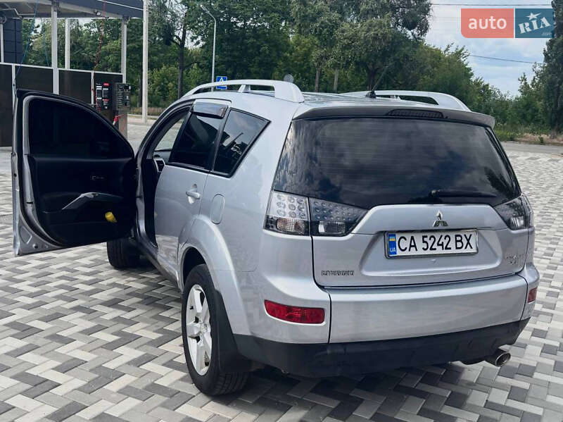 Внедорожник / Кроссовер Mitsubishi Outlander XL 2008 в Каневе