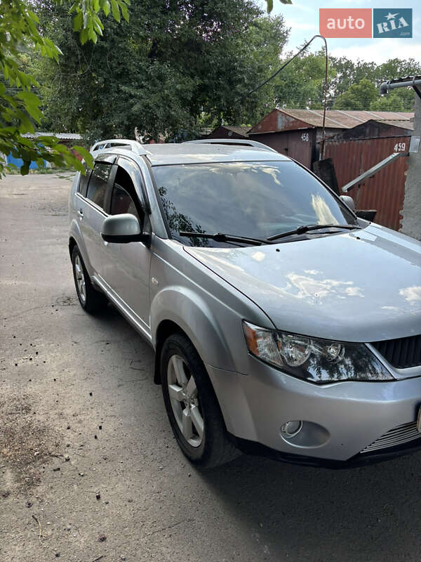 Внедорожник / Кроссовер Mitsubishi Outlander XL 2008 в Кропивницком