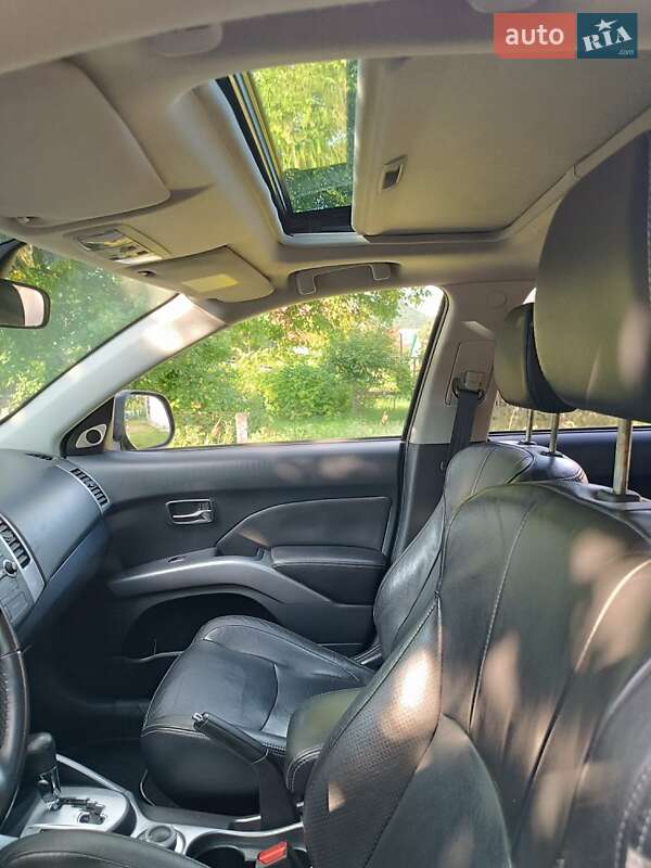 Внедорожник / Кроссовер Mitsubishi Outlander XL 2008 в Тячеве
