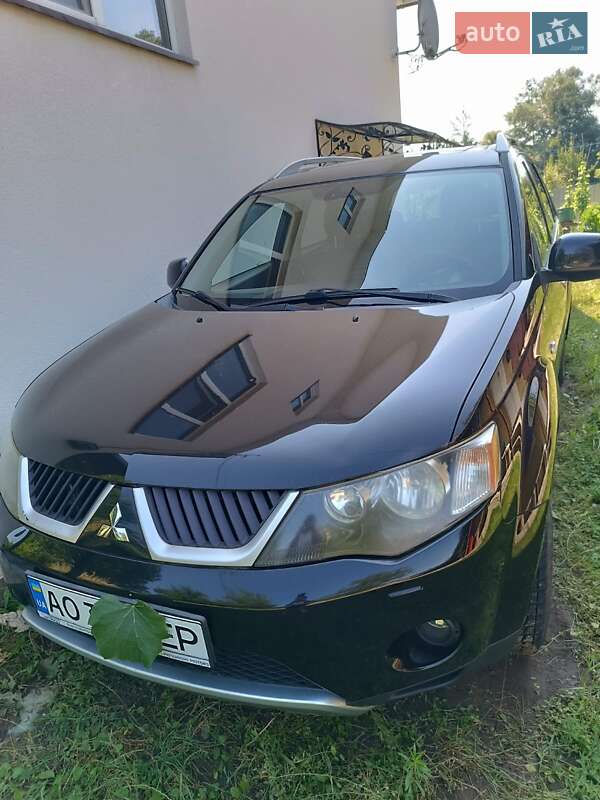 Внедорожник / Кроссовер Mitsubishi Outlander XL 2008 в Тячеве