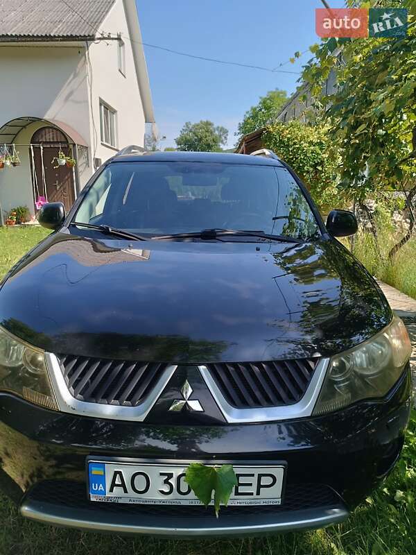 Внедорожник / Кроссовер Mitsubishi Outlander XL 2008 в Тячеве