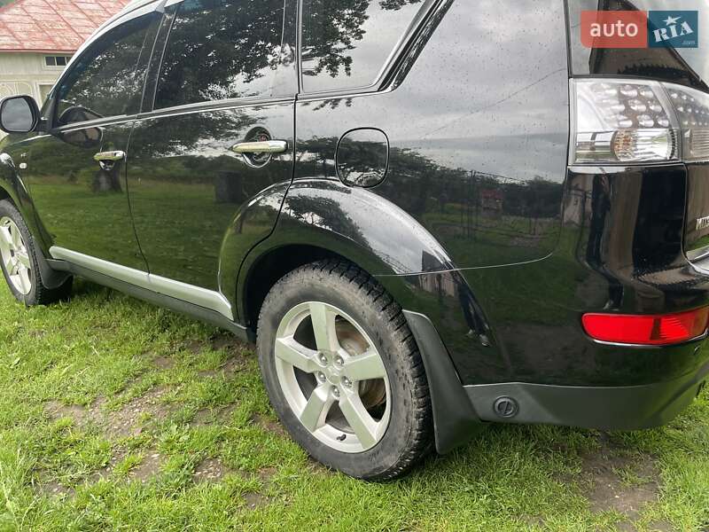 Внедорожник / Кроссовер Mitsubishi Outlander XL 2007 в Долине