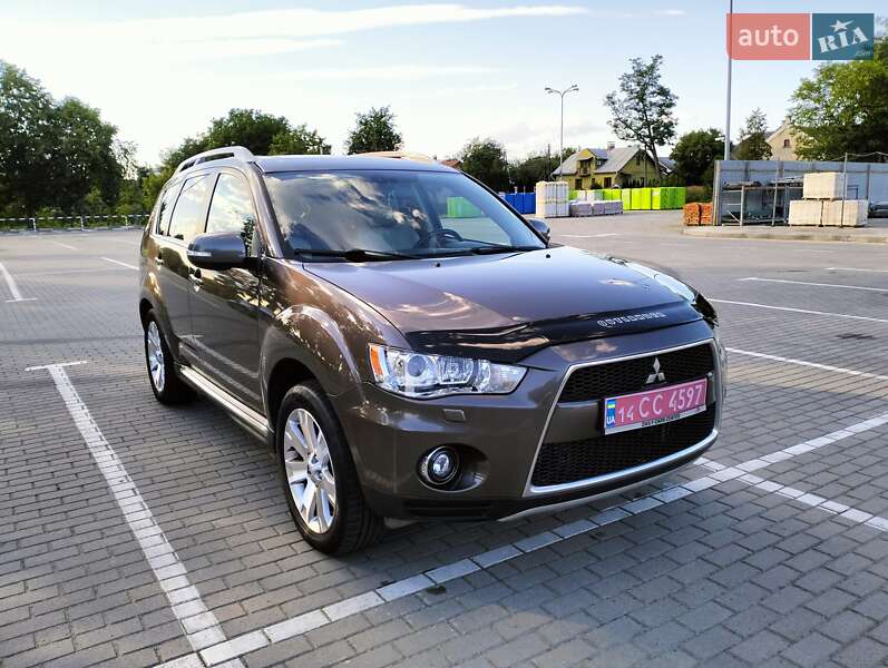Внедорожник / Кроссовер Mitsubishi Outlander XL 2010 в 