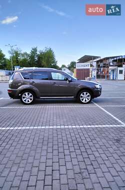 Внедорожник / Кроссовер Mitsubishi Outlander XL 2010 в 