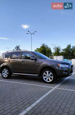 Внедорожник / Кроссовер Mitsubishi Outlander XL 2010 в 