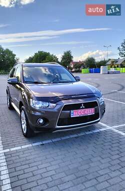 Внедорожник / Кроссовер Mitsubishi Outlander XL 2010 в 