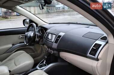 Внедорожник / Кроссовер Mitsubishi Outlander XL 2010 в 