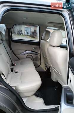 Внедорожник / Кроссовер Mitsubishi Outlander XL 2010 в 