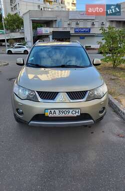 Внедорожник / Кроссовер Mitsubishi Outlander XL 2010 в Киеве