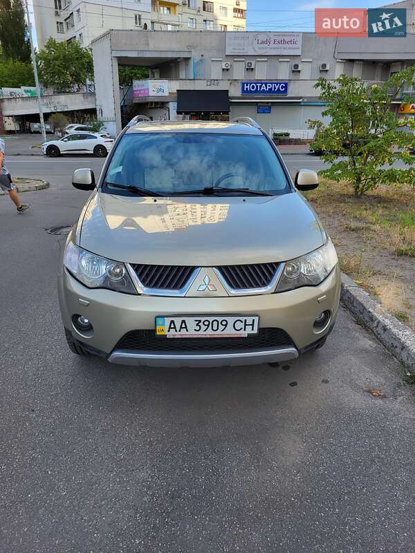 Mitsubishi Outlander XL 2010