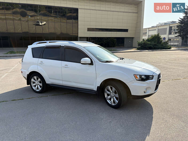 Позашляховик / Кросовер Mitsubishi Outlander XL 2010 в Запоріжжі