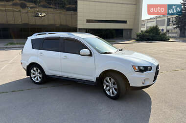 Внедорожник / Кроссовер Mitsubishi Outlander XL 2010 в 