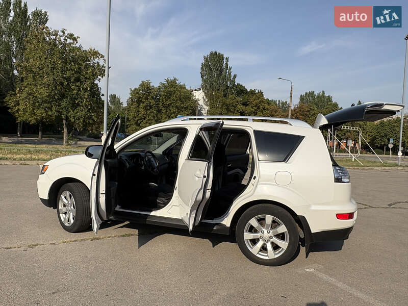 Позашляховик / Кросовер Mitsubishi Outlander XL 2010 в Запоріжжі